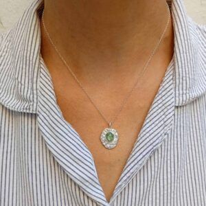 großer Kyanit Anhänger aus Silber