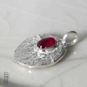 großer Rubin Anhänger aus Silber