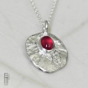 großer Rubin Anhänger aus Silber