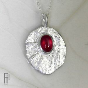 großer Rubin Anhänger aus Silber