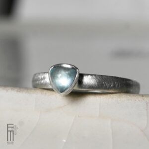 dreieckiger Aquamarin Ring Silber