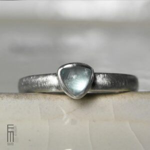 dreieckiger Aquamarin Ring Silber