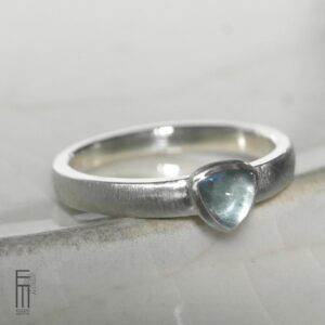 dreieckiger Aquamarin Ring Silber