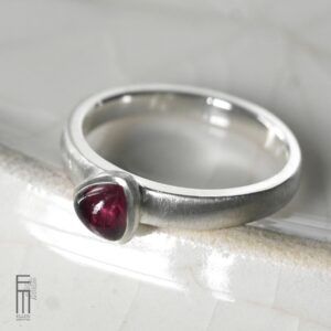 dreieckiger Rhodolith-Granat Ring aus Silber