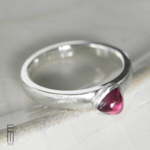 dreieckiger Rhodolith-Granat Ring aus Silber