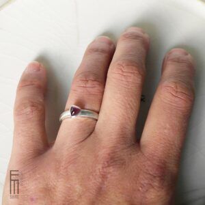 dreieckiger Rhodolith-Granat Ring aus Silber