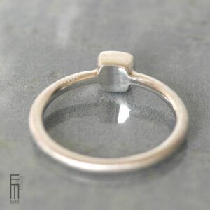schlichter Ring mit Rhodolith-Granat