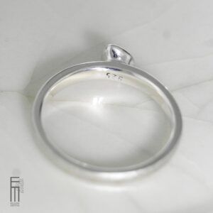 schlichter Ring mit Amethyst aus Silber