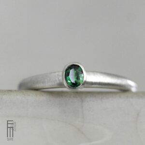 schmaler Tsavorit-Ring Silber