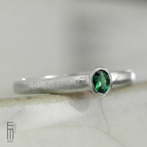schmaler Tsavorit-Ring Silber