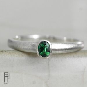 schmaler Tsavorit-Ring Silber