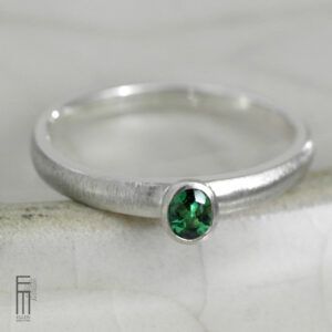 schmaler Tsavorit-Ring Silber