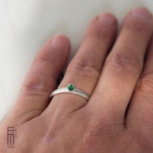 schmaler Tsavorit-Ring Silber