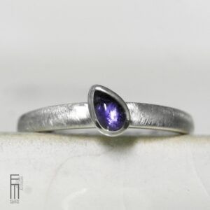 schmaler Iolith Ring aus Silber