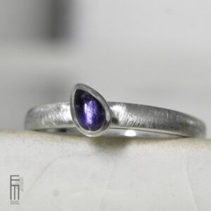 schmaler Iolith Ring aus Silber