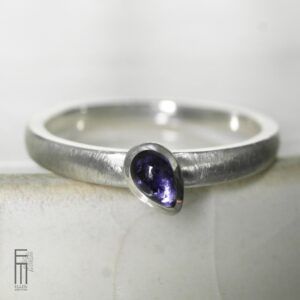 schmaler Iolith Ring aus Silber