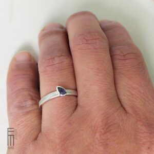 schmaler Iolith Ring aus Silber