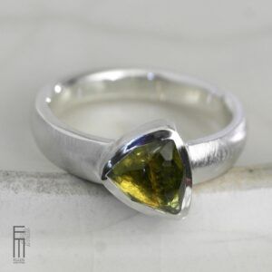 Gelbgrüner Turmalin Ring Silber
