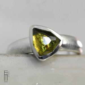 Gelbgrüner Turmalin Ring Silber