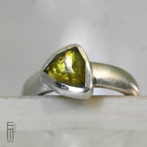 Gelbgrüner Turmalin Ring Silber