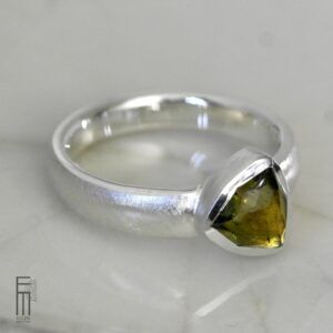 Gelbgrüner Turmalin Ring Silber