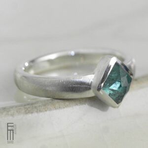 hellblauer Turmalin Ring aus Silber
