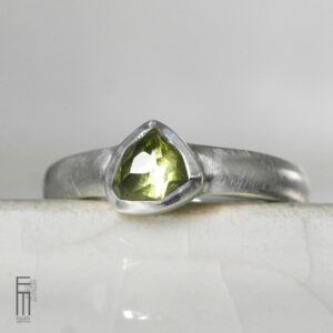 Gelbgrüner Turmalin Ring Silber