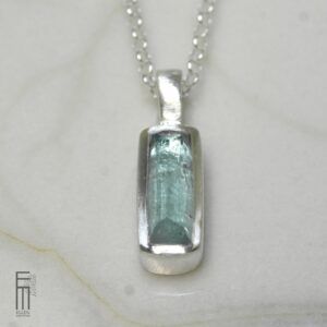 hellblauer Turmalin Anhänger Silber