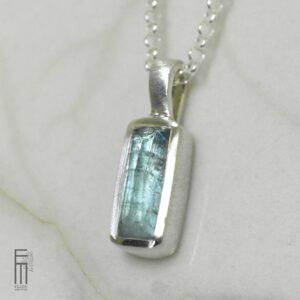 hellblauer Turmalin Anhänger Silber