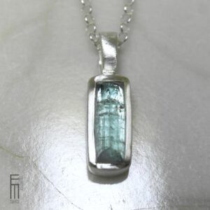 hellblauer Turmalin Anhänger Silber