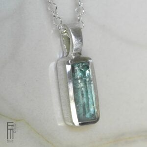 hellblauer Turmalin Anhänger Silber