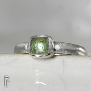 rechteckiger grüner turmalin ring silber