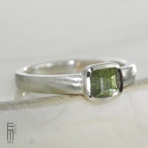 rechteckiger grüner turmalin ring silber