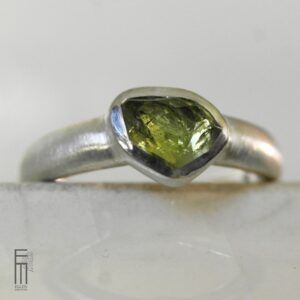 Gelbgrüner Turmalin Ring Silber