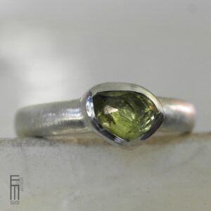 Gelbgrüner Turmalin Ring Silber