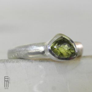 Gelbgrüner Turmalin Ring Silber
