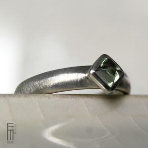 Hellgrüner Turmalin Ring aus 925 Silber