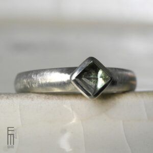 Hellgrüner Turmalin Ring aus 925 Silber