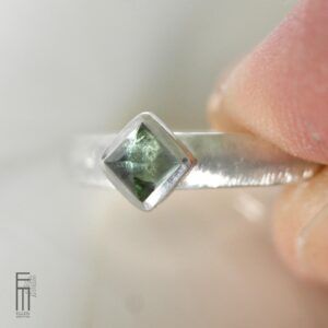Hellgrüner Turmalin Ring aus 925 Silber