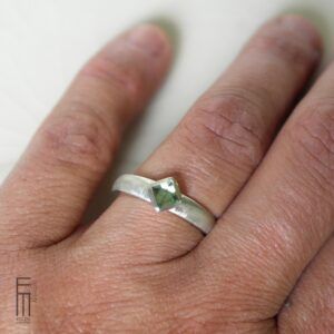 Hellgrüner Turmalin Ring aus 925 Silber