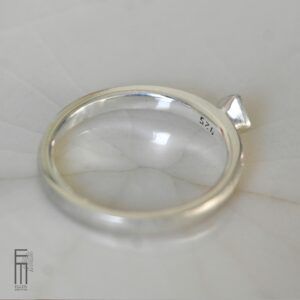 dunkelblauer-turmalin-ring-silber