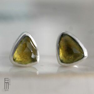 gelbgruener-turmalin-ohrstecker-silber