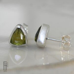 gelbgruener-turmalin-ohrstecker-silber