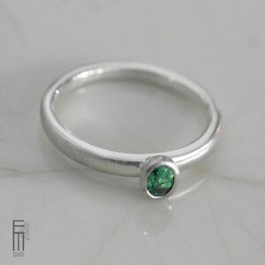 ovaler-tsavorit-ring-silber